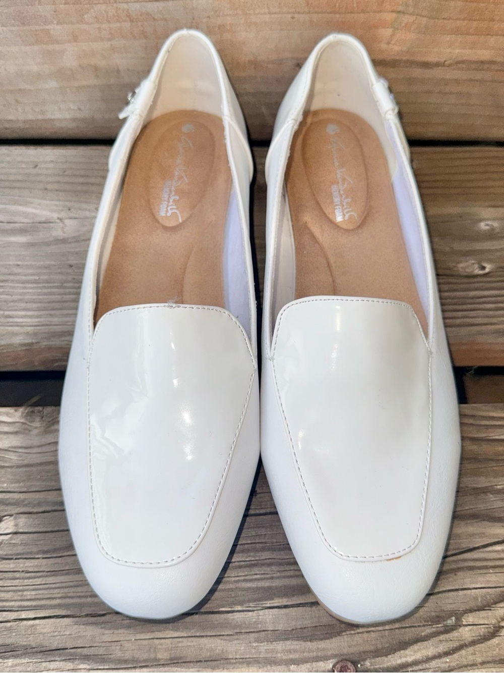 Gloria Vanderbilt Marjorie Loafers Women 7.5 White Memory Foam Slip On Flats